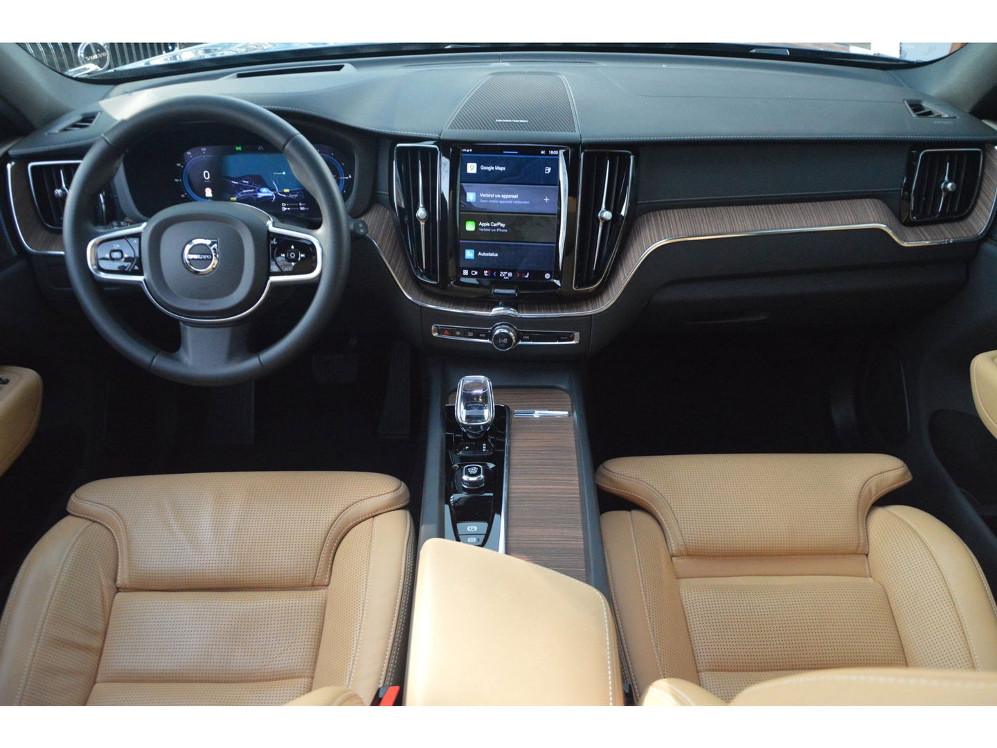 Volvo XC60 T8 Hybride AWD Ultimate Bright | Luchtvering | Massage | Stoel Ventilatie | Head-Up Display | 360° Camera |