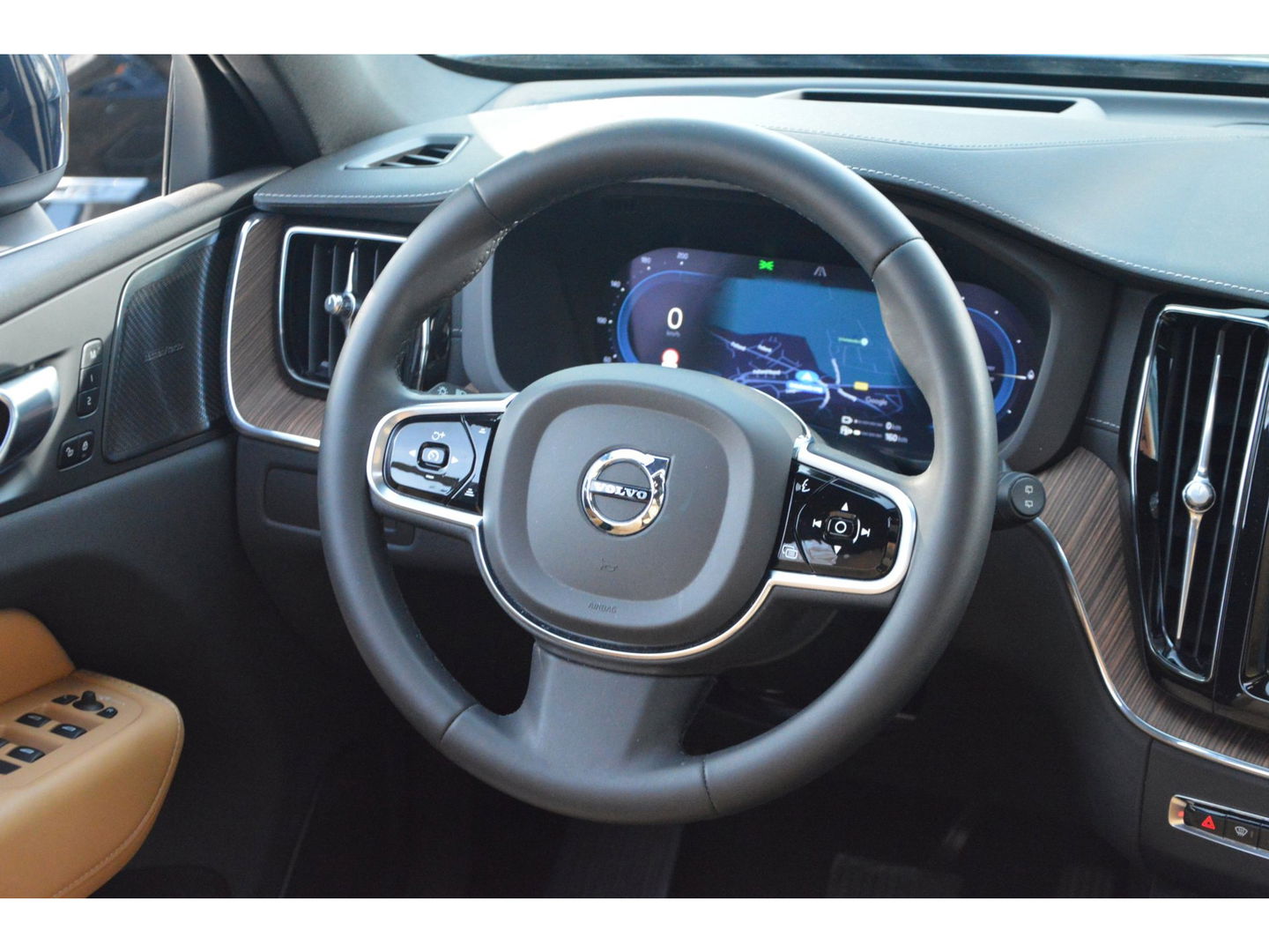 Volvo XC60 T8 Hybride AWD Ultimate Bright | Luchtvering | Massage | Stoel Ventilatie | Head-Up Display | 360° Camera |