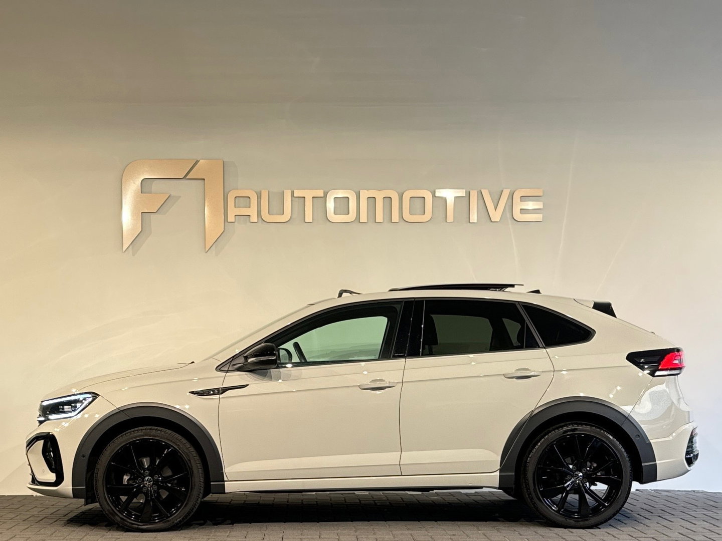 Volkswagen Taigo 1.5 TSI R-Line Business Pano|Keyl|Sfeer|VOL