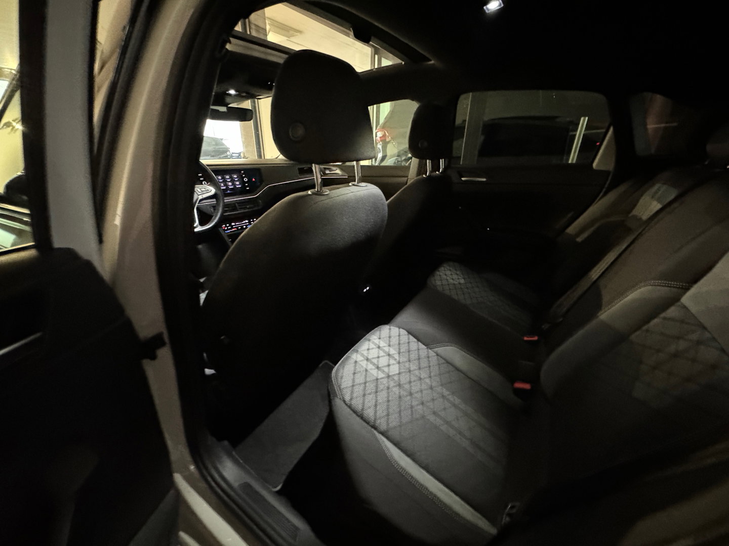 Volkswagen Taigo 1.5 TSI R-Line Business Pano|Keyl|Sfeer|VOL