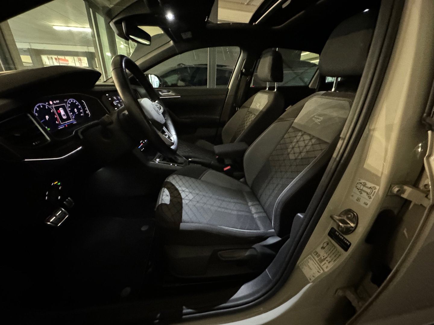 Volkswagen Taigo 1.5 TSI R-Line Business Pano|Keyl|Sfeer|VOL