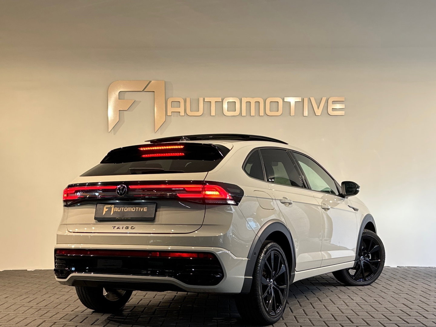 Volkswagen Taigo 1.5 TSI R-Line Business Pano|Keyl|Sfeer|VOL