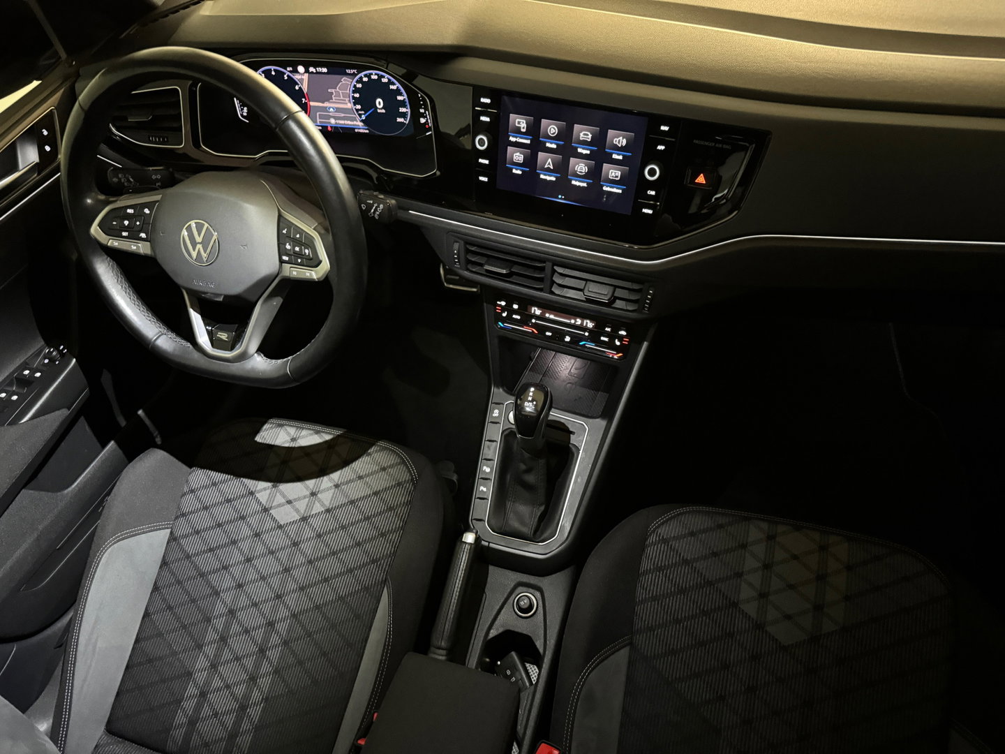 Volkswagen Taigo 1.5 TSI R-Line Business Pano|Keyl|Sfeer|VOL