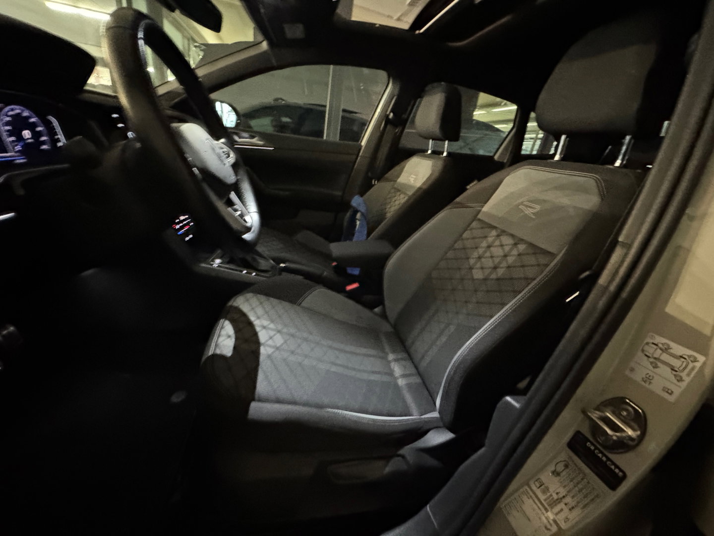 Volkswagen Taigo 1.5 TSI R-Line Business Pano|Keyl|Sfeer|VOL