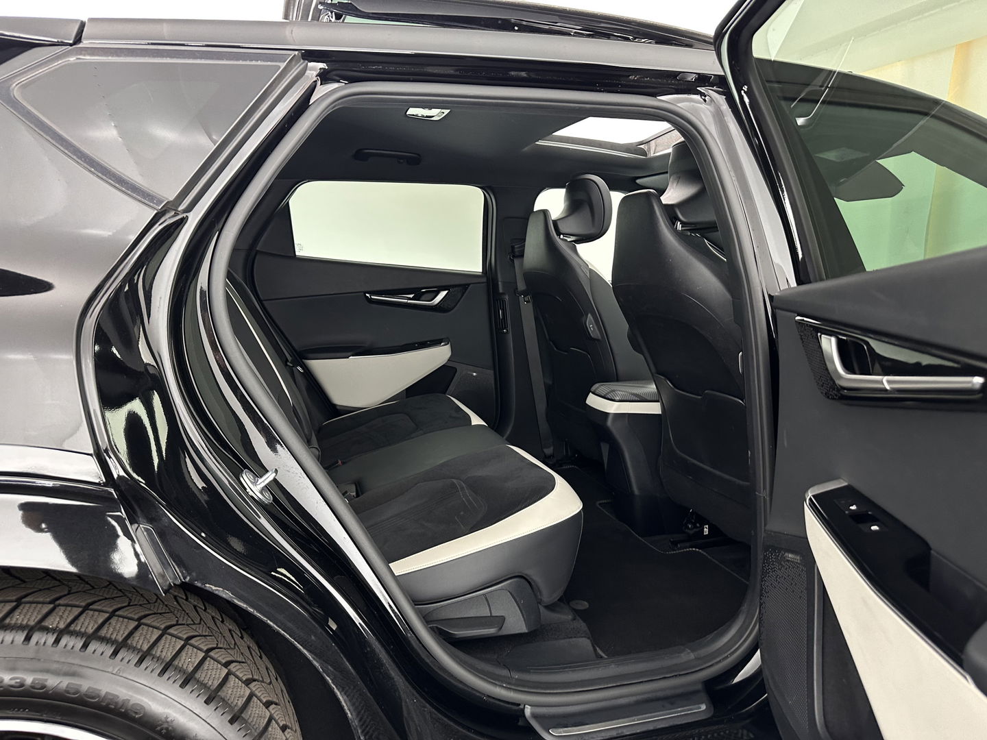 Kia Ev6 GT-Line 77.4 kWh [ 3-Fase-11kW ] (INCL-BTW) Aut. *HEATPUMP | PANO | HEAD-UP | LEATHER-ALCANTARA | ADAPTIVE-CRUISE | DIGI-COCKPIT | MERIDIAN-AUDIO | MEMORYPACK | FULL-LED | KEYLESS | TOPVIEW | DAB | BLINDSPOT | NAVI-FULLMAP |