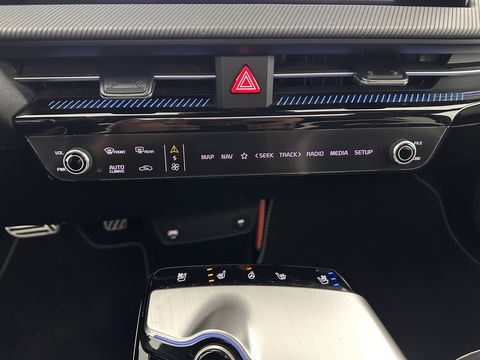 Kia Ev6 GT-Line 77.4 kWh [ 3-Fase-11kW ] (INCL-BTW) Aut. *HEATPUMP | PANO | HEAD-UP | LEATHER-ALCANTARA | ADAPTIVE-CRUISE | DIGI-COCKPIT | MERIDIAN-AUDIO | MEMORYPACK | FULL-LED | KEYLESS | TOPVIEW | DAB | BLINDSPOT | NAVI-FULLMAP |