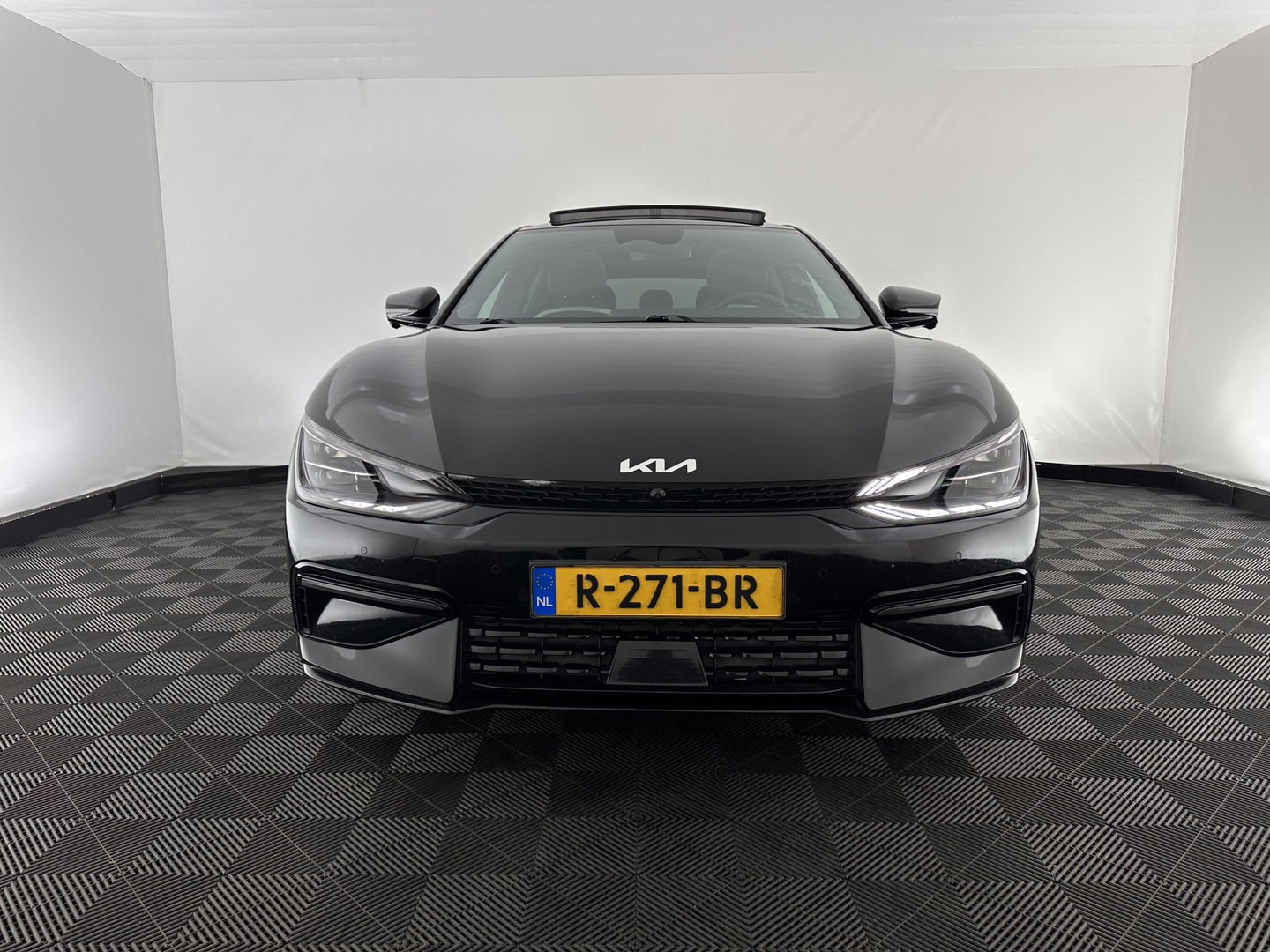 Kia Ev6 GT-Line 77.4 kWh [ 3-Fase-11kW ] (INCL-BTW) Aut. *HEATPUMP | PANO | HEAD-UP | LEATHER-ALCANTARA | ADAPTIVE-CRUISE | DIGI-COCKPIT | MERIDIAN-AUDIO | MEMORYPACK | FULL-LED | KEYLESS | TOPVIEW | DAB | BLINDSPOT | NAVI-FULLMAP |