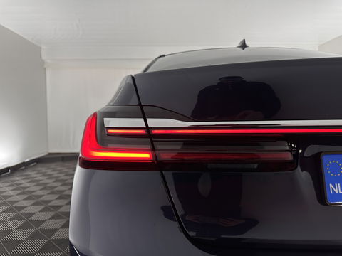 BMW 7 Serie 745Le (Plug-in) (INCL-BTW) *PANO | LEATHER | FULL-LED | HEAD-UP | BLINDSPOT | MEMORY-PACK | DIGI-COCKPIT | KEYLESS | DAB+ | CAMERA | HEATED-COMFORTSEATS | AMBIENTLIGHT | CARPLAY | SHIFTPADDLES | 18''ALU*