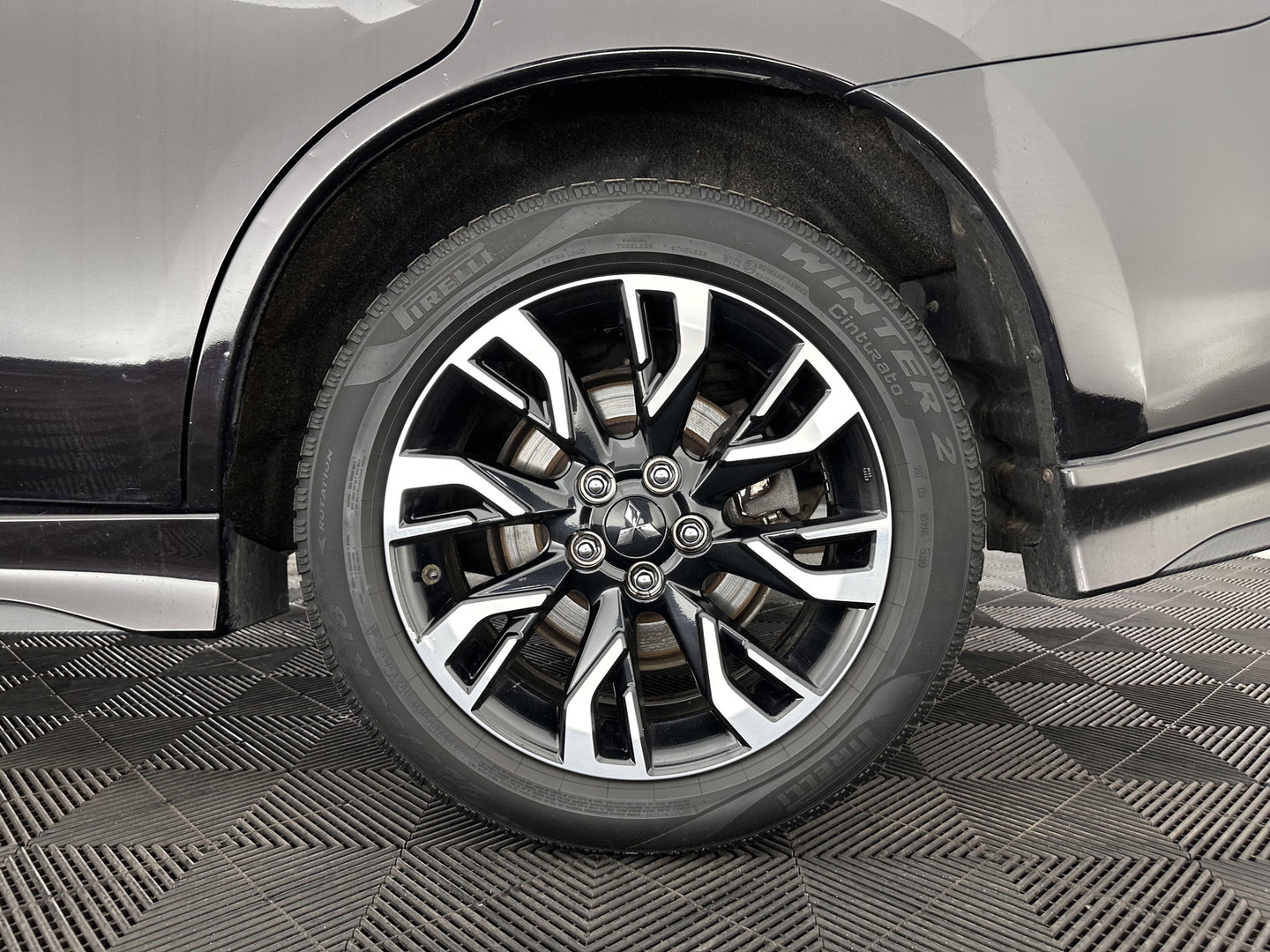 Mitsubishi Outlander 2.4 PHEV Intense AWD (Plug-in) (INCL-BTW) *LEATHER-ALCANTARA | FULL-LED | KEYLESS | BLINDSPOT | CAMERA | HEATED-COMFORTSEATS | ECC | SHIFTPADDLES | PDC | CRUISE | PRIVACYGLASS | DAB | TOWBAR | CARPLAY | 18''ALU*