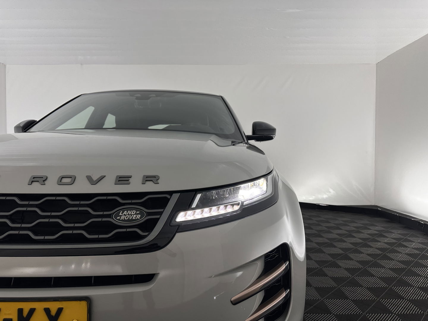 Land Rover Range Rover Evoque 2.0 D180 AWD SE (INCL.BTW) Aut. *LEATHER | FULL-LED | HEATED-COMFORTSEATS | NAVI-FULLMAP | SHIFT-PADDLES | CAMERA | ECC | PDC | CRUISE | 18''ALU*