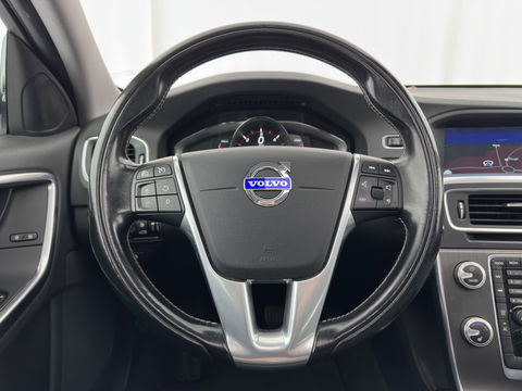Volvo V60 2.4 D6 AWD Plug-In Hybrid Momentum Aut. *PANO | LEATHER-FABRIC | NAVI-FULLMAP | HEATED-COMFORTSEATS | ECC | PDC | CRUISE | TOWBAR | 17''ALU*
