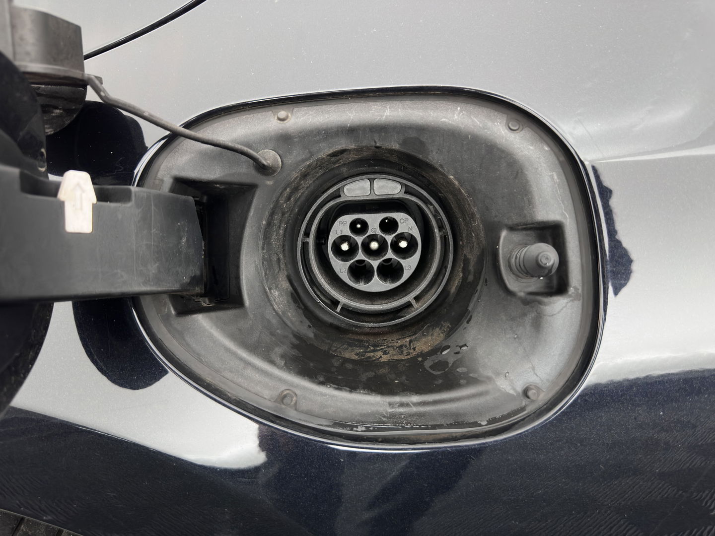 Volvo V60 2.4 D6 AWD Plug-In Hybrid Momentum Aut. *PANO | LEATHER-FABRIC | NAVI-FULLMAP | HEATED-COMFORTSEATS | ECC | PDC | CRUISE | TOWBAR | 17''ALU*