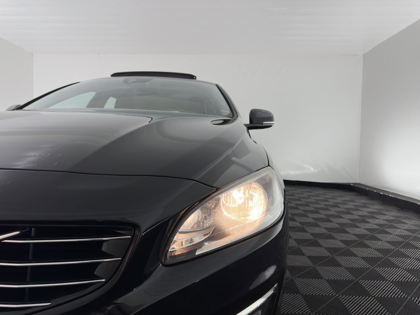 Volvo V60 2.4 D6 AWD Plug-In Hybrid Momentum Aut. *PANO | LEATHER-FABRIC | NAVI-FULLMAP | HEATED-COMFORTSEATS | ECC | PDC | CRUISE | TOWBAR | 17''ALU*