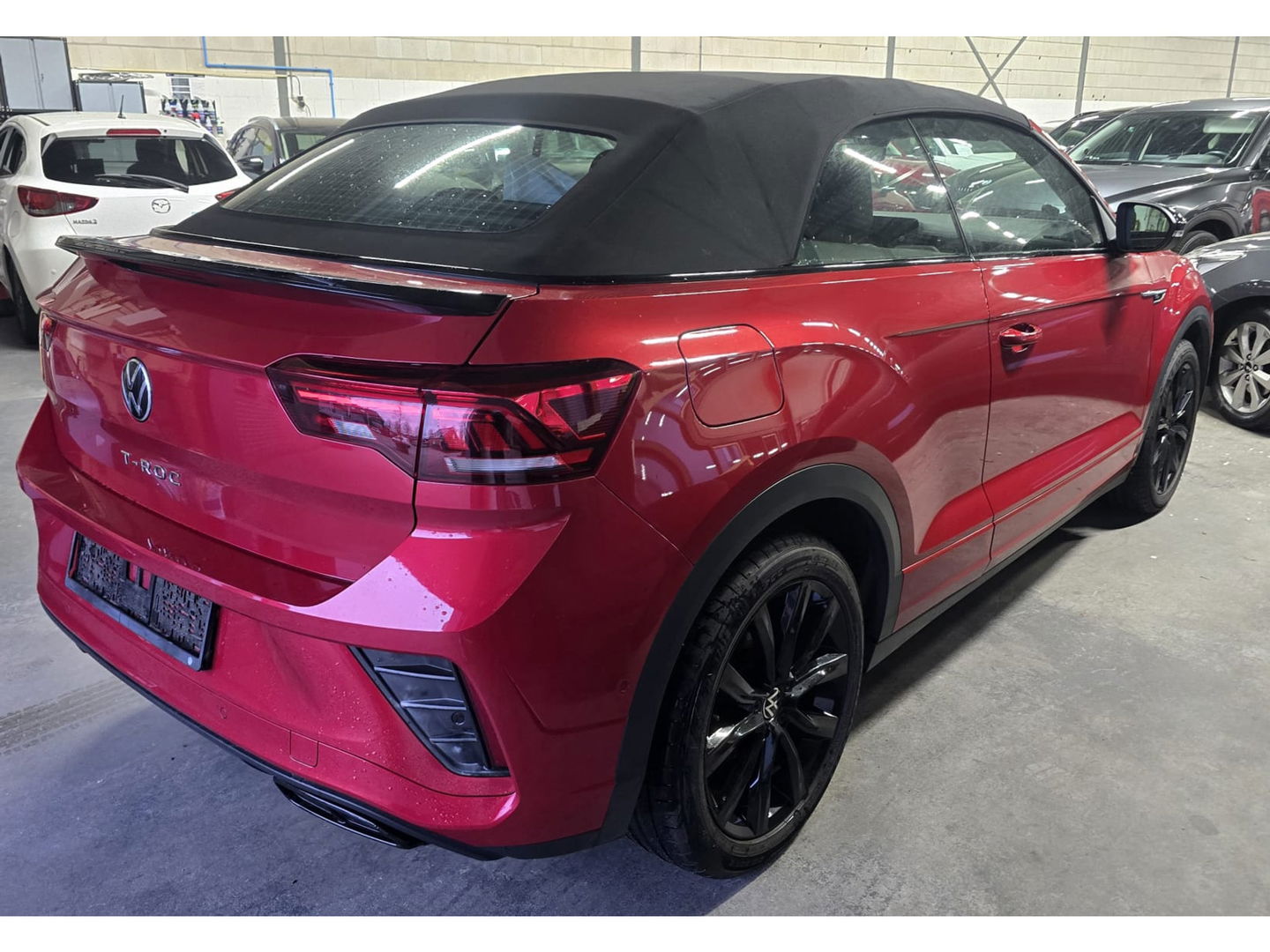 Volkswagen T-Roc Cabrio 1.5 TSI R-Line | Apple Carplay | Android Auto | Stuurverwarming | Stoelverwarming | Camera | Adaptieve Cruise Control | Lane Assist | Dodehoeksensor | DAB |