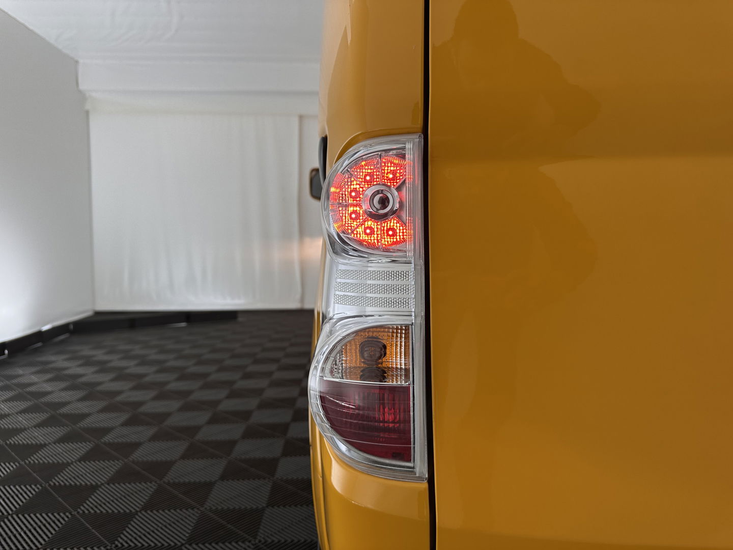 Nissan e-NV200 Evalia 40 kWh Connect Edition [ 7-Pers. ] {SOH-95%} (INCL-BTW) *NAVI-FULLMAP | CAMERA | HEATED-COMFORTSEATS | DAB | PRIVACYGLASS | ECC | CRUISE | 15''ALU*