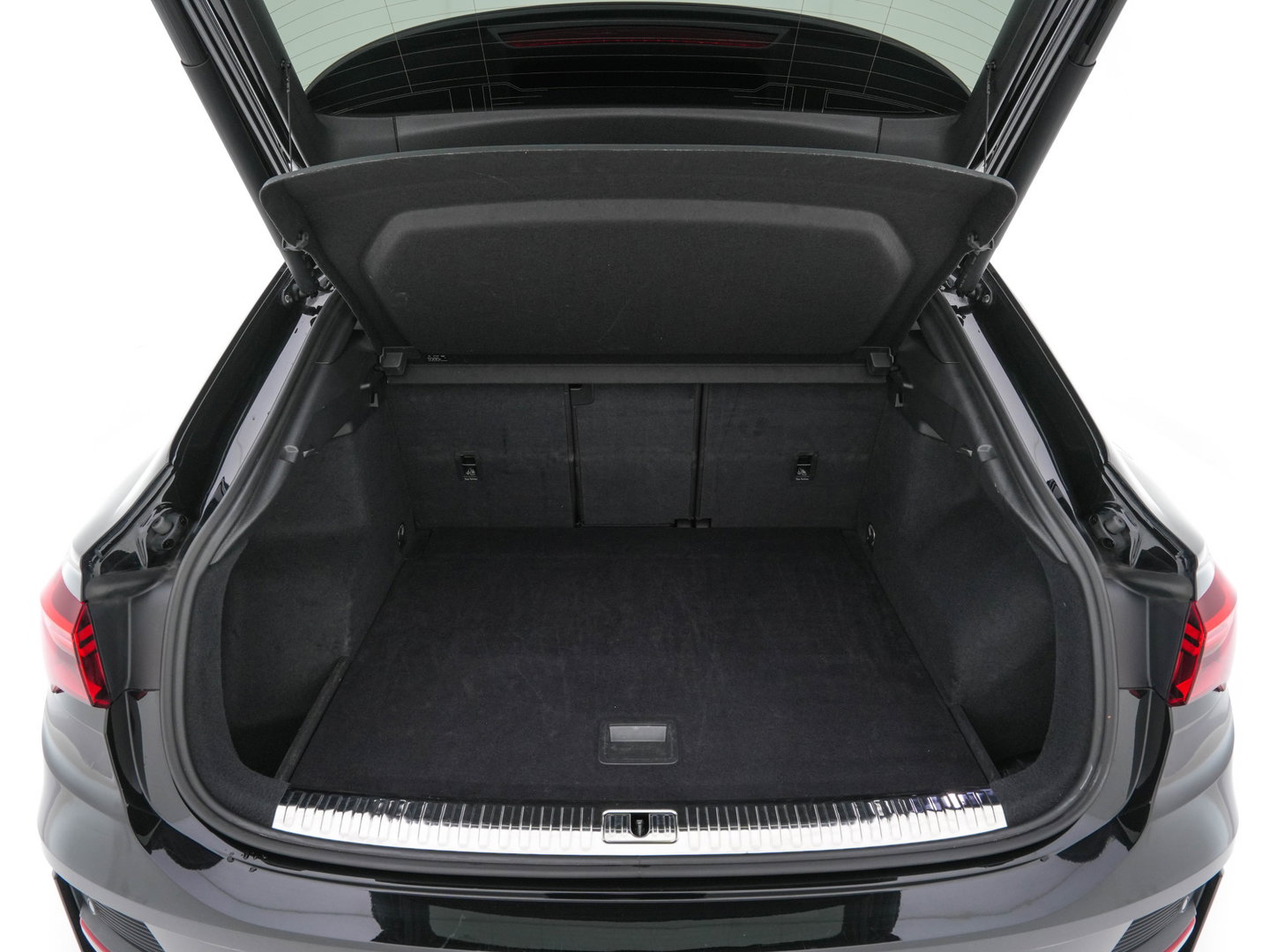 Audi Q3 Sportback 35 TFSI S-Line Edition (INCL-BTW) Aut. *LEATHER | FULL-LED | ADAPTIVE-CRUISE | DIGI-COCKPIT | NAVI-FULLMAP | CAMERA | DAB | AMBIENTLIGHT | PRIVACYGLASS | SHIFTPADDLES | ECC | PDC | 20''ALU*