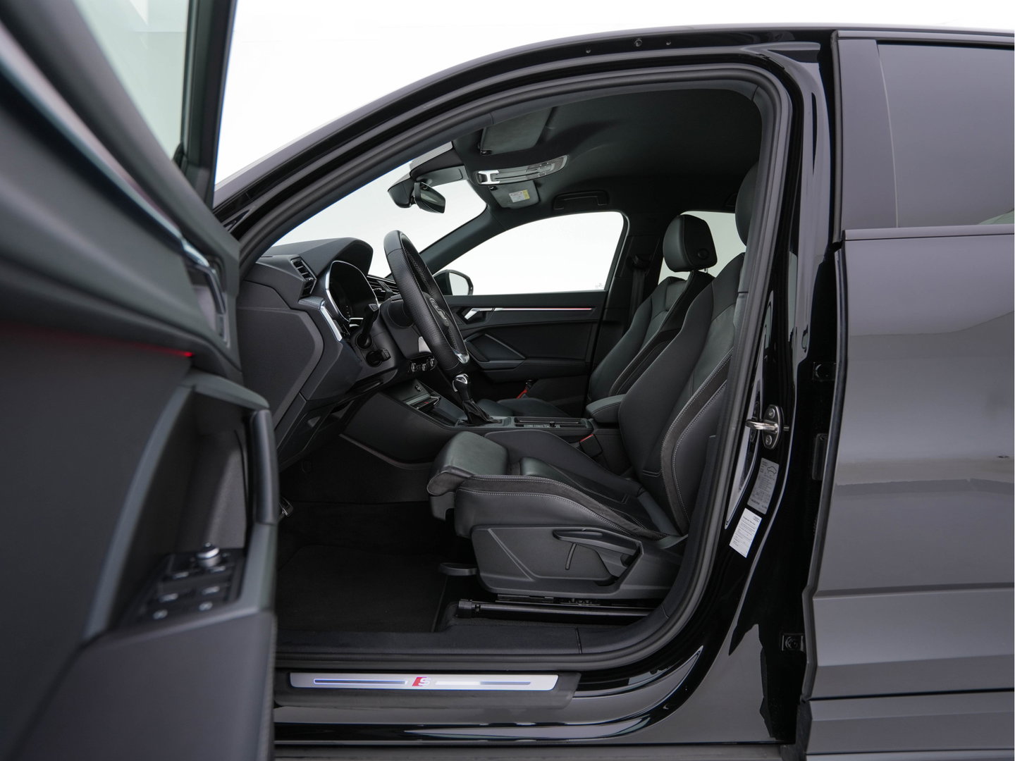 Audi Q3 Sportback 35 TFSI S-Line Edition (INCL-BTW) Aut. *LEATHER | FULL-LED | ADAPTIVE-CRUISE | DIGI-COCKPIT | NAVI-FULLMAP | CAMERA | DAB | AMBIENTLIGHT | PRIVACYGLASS | SHIFTPADDLES | ECC | PDC | 20''ALU*