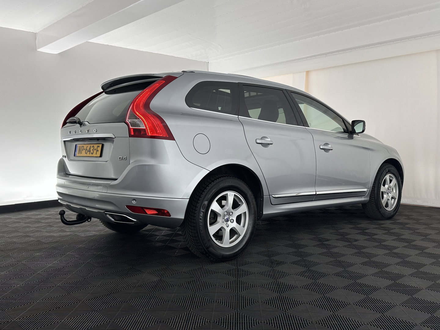 Volvo XC60 2.0 D4 FWD Polar+ Aut. *PANO | LEATHER | XENON | ADAPTIVE-CRUISE | MEMORY-PACK | BLINDSPOT | HEATED-COMFORTSEATS | NAVI-FULLMAP | CAMERA | PRIVACYGLASS | ECC | TOWBAR | PDC | LANE-ASSIST | 17''ALU*