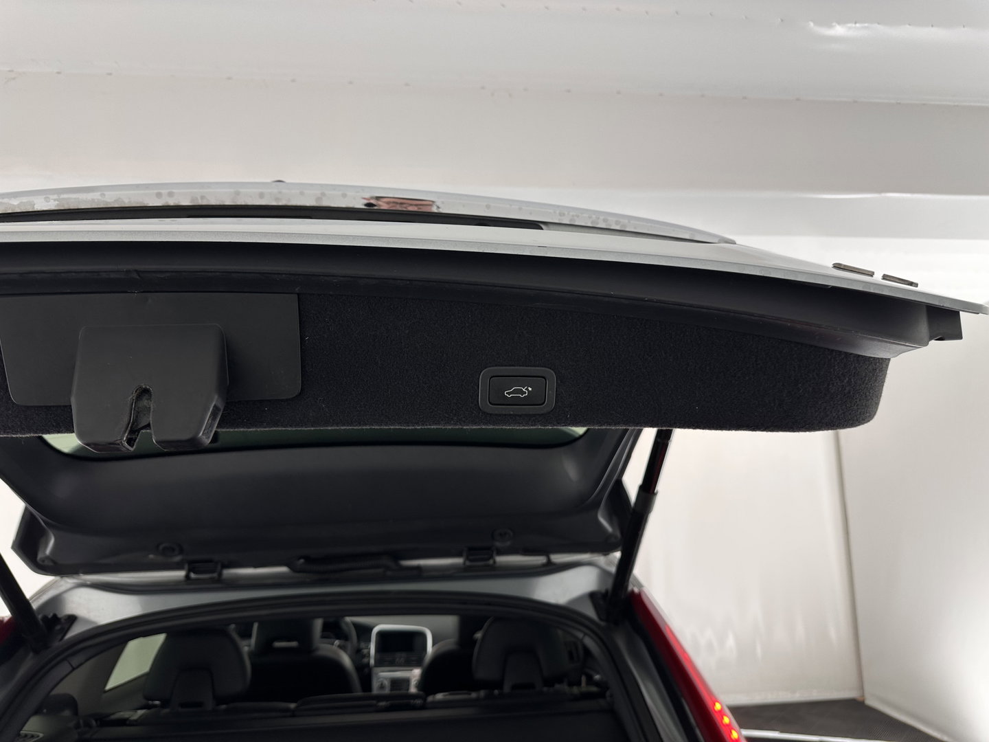 Volvo XC60 2.0 D4 FWD Polar+ Aut. *PANO | LEATHER | XENON | ADAPTIVE-CRUISE | MEMORY-PACK | BLINDSPOT | HEATED-COMFORTSEATS | NAVI-FULLMAP | CAMERA | PRIVACYGLASS | ECC | TOWBAR | PDC | LANE-ASSIST | 17''ALU*