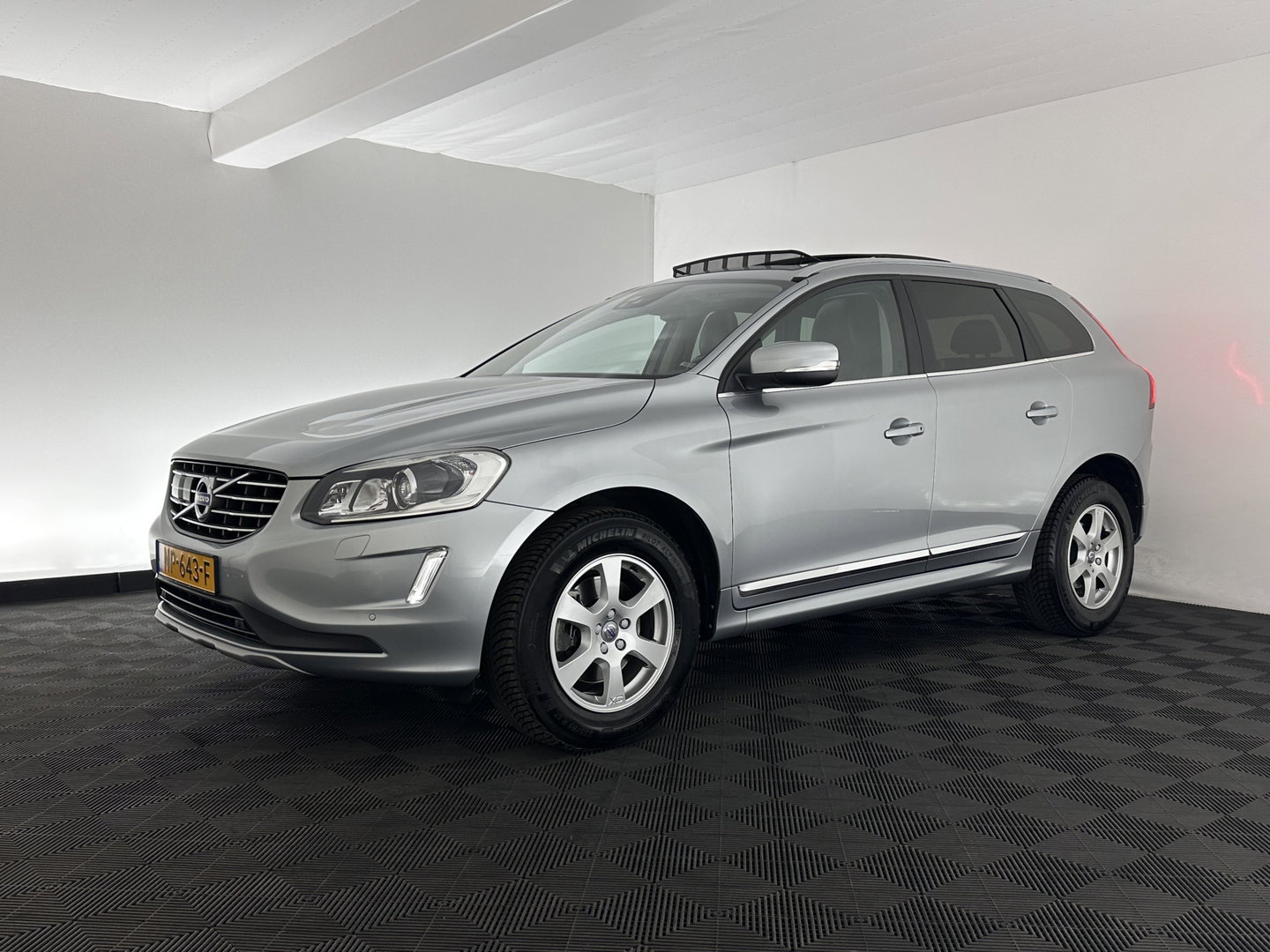 Volvo XC60 2.0 D4 FWD Polar+ Aut. *PANO | LEATHER | XENON | ADAPTIVE-CRUISE | MEMORY-PACK | BLINDSPOT | HEATED-COMFORTSEATS | NAVI-FULLMAP | CAMERA | PRIVACYGLASS | ECC | TOWBAR | PDC | LANE-ASSIST | 17''ALU*