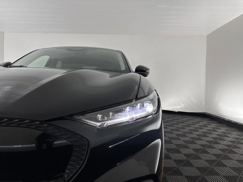 Ford Mustang Mach-E RWD 75 kWh [ 3-Fase-11kW ] {SOH-84%} (INCL-BTW) *LEATHER | FULL-LED | DAB | DIGI-COCKPIT | KEYLESS | NAVI-FULLMAP | CARPLAY | HEATED-COMFORTSEATS | TOPVIEW | ADAPTIVE-CRUISE | PRIVACY-GLASS | 18'' ALU*