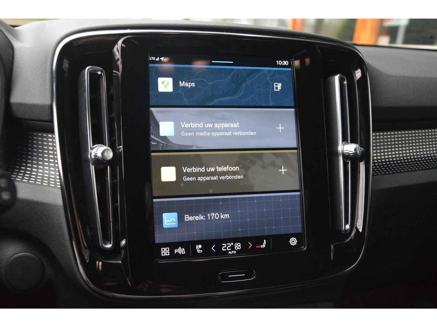 Volvo XC40 Recharge P8 AWD R-Design | SOH 93% | Trekhaak | Stoel + Stuur Verwarmd | Adaptive Cruise |