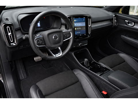 Volvo XC40 Recharge P8 AWD R-Design | SOH 93% | Trekhaak | Stoel + Stuur Verwarmd | Adaptive Cruise |