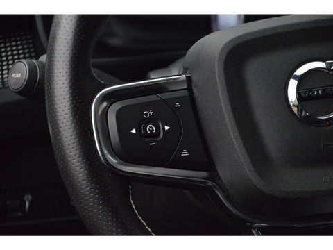 Volvo XC40 Recharge P8 AWD R-Design | SOH 93% | Trekhaak | Stoel + Stuur Verwarmd | Adaptive Cruise |
