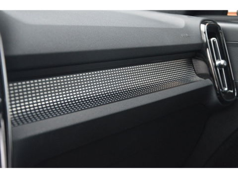 Volvo XC40 Recharge P8 AWD R-Design | SOH 93% | Trekhaak | Stoel + Stuur Verwarmd | Adaptive Cruise |