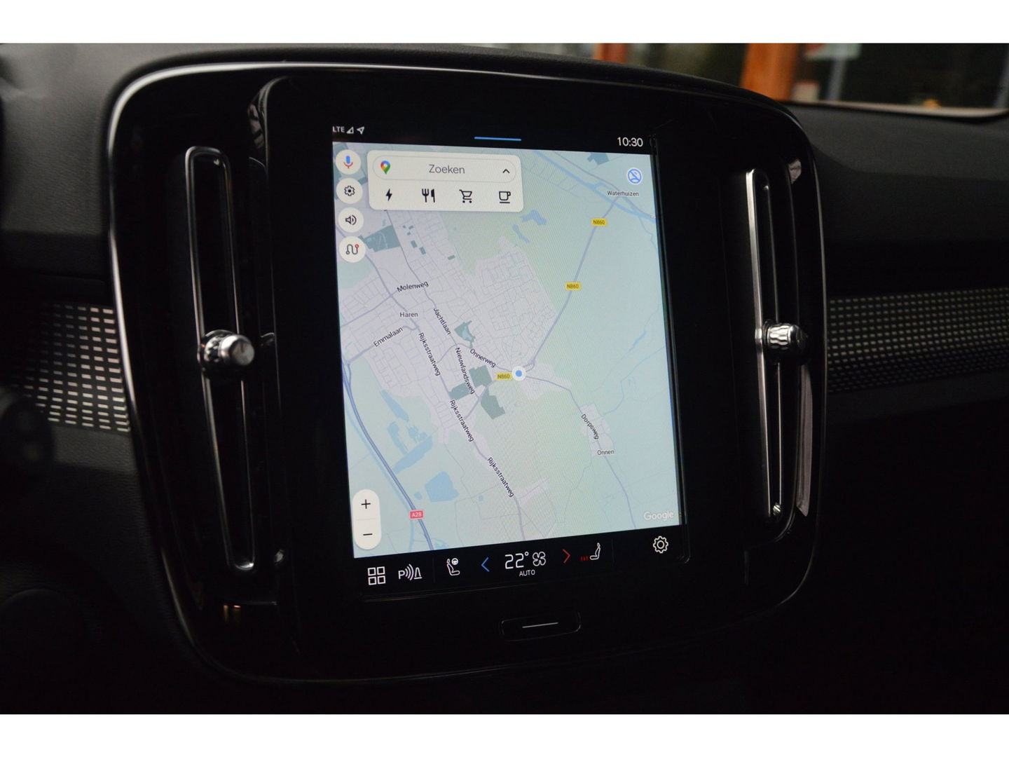 Volvo XC40 Recharge P8 AWD R-Design | SOH 93% | Trekhaak | Stoel + Stuur Verwarmd | Adaptive Cruise |