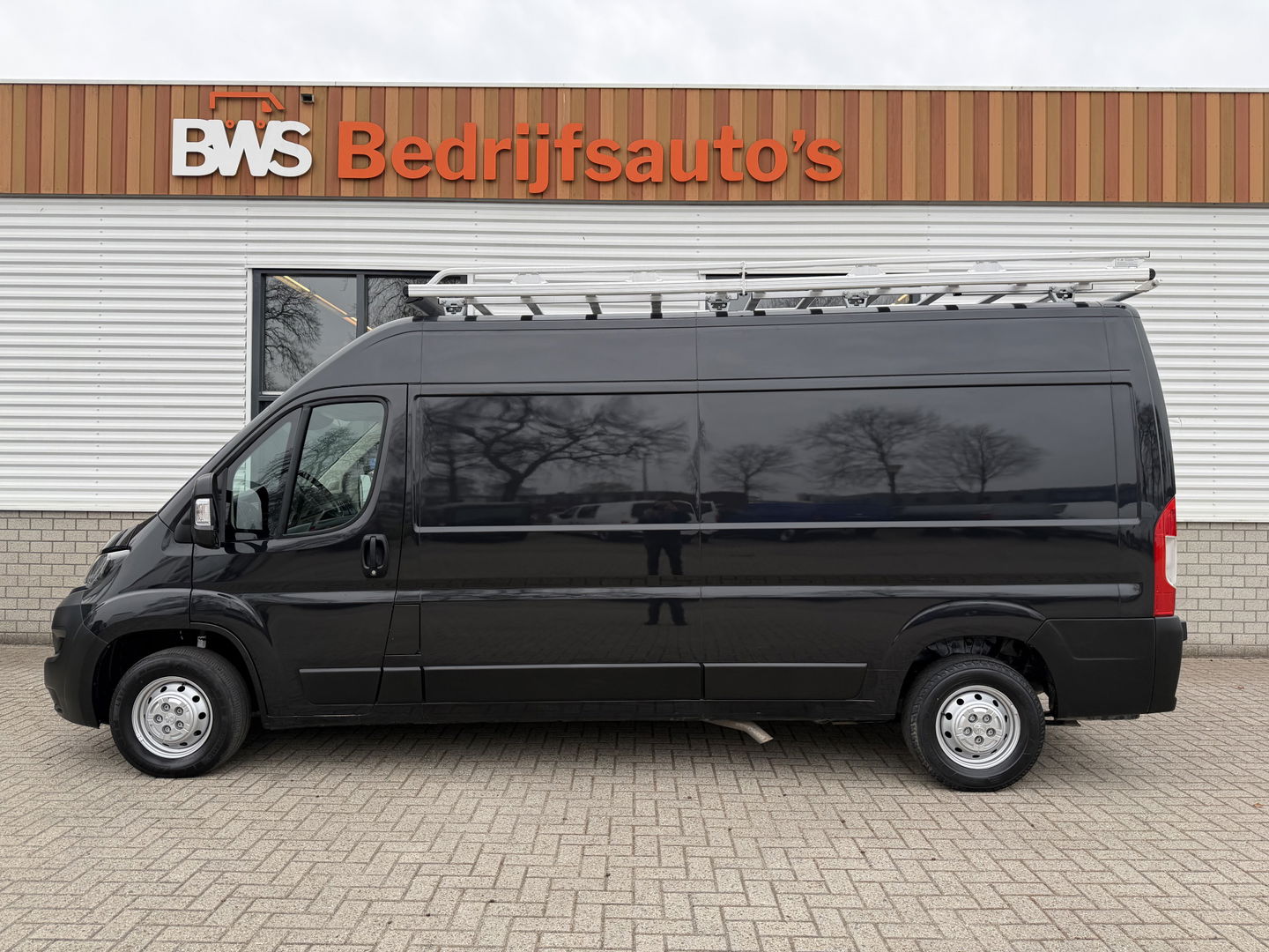 Peugeot Boxer 335 2.2 BlueHDi 165pk L3H2 Premium / vaste prijs rijklaar € 15.950 ex btw / lease vanaf € 269 / bpm vrij / euro 6 / airco / cruise / trekhaak / camera / imperial