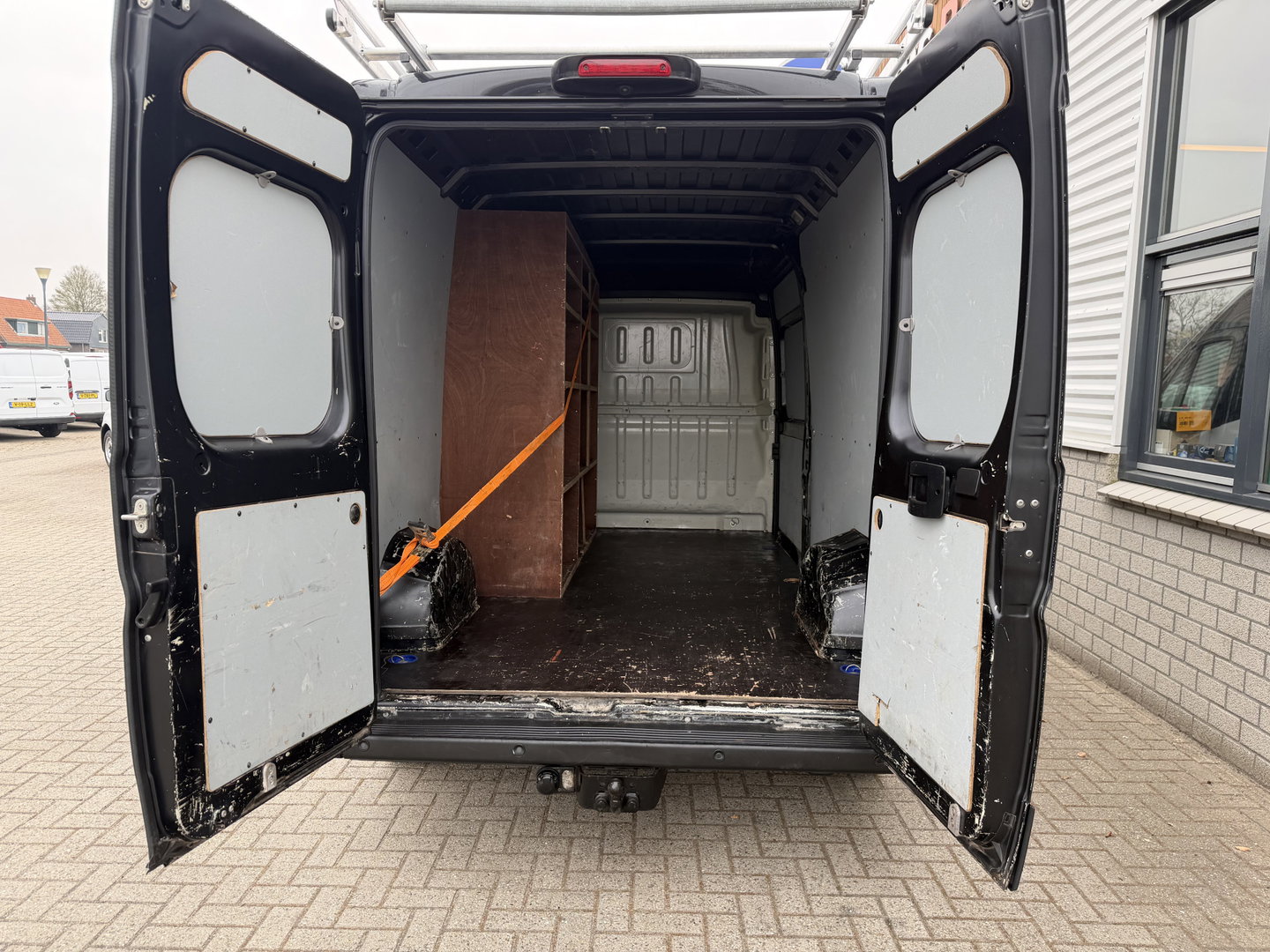 Peugeot Boxer 335 2.2 BlueHDi 165pk L3H2 Premium / vaste prijs rijklaar € 15.950 ex btw / lease vanaf € 269 / bpm vrij / euro 6 / airco / cruise / trekhaak / camera / imperial