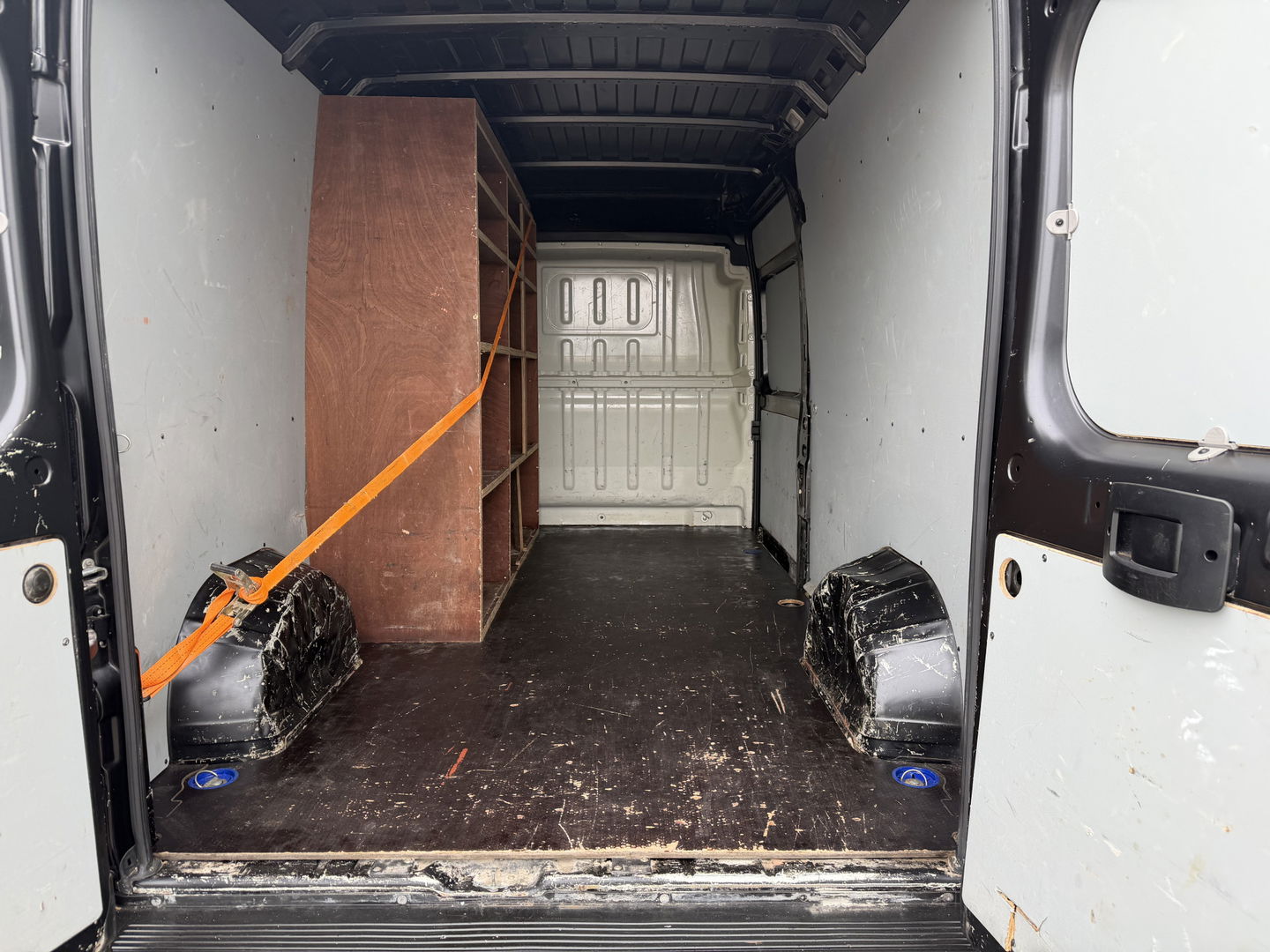 Peugeot Boxer 335 2.2 BlueHDi 165pk L3H2 Premium / vaste prijs rijklaar € 15.950 ex btw / lease vanaf € 269 / bpm vrij / euro 6 / airco / cruise / trekhaak / camera / imperial