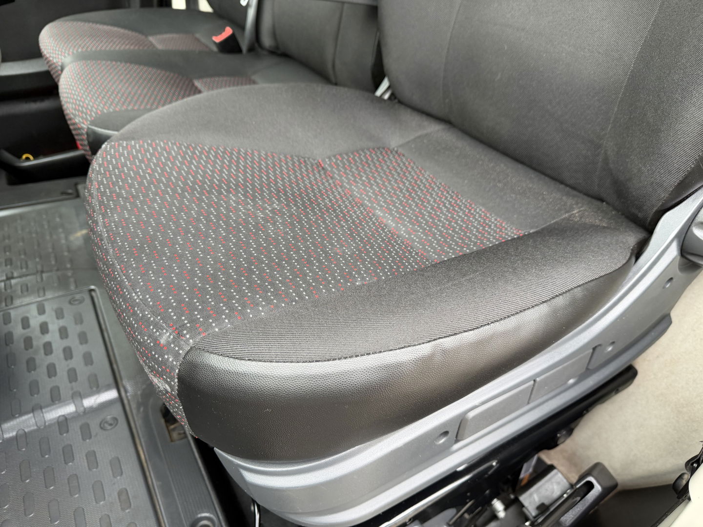 Peugeot Boxer 335 2.2 BlueHDi 165pk L3H2 Premium / vaste prijs rijklaar € 15.950 ex btw / lease vanaf € 269 / bpm vrij / euro 6 / airco / cruise / trekhaak / camera / imperial