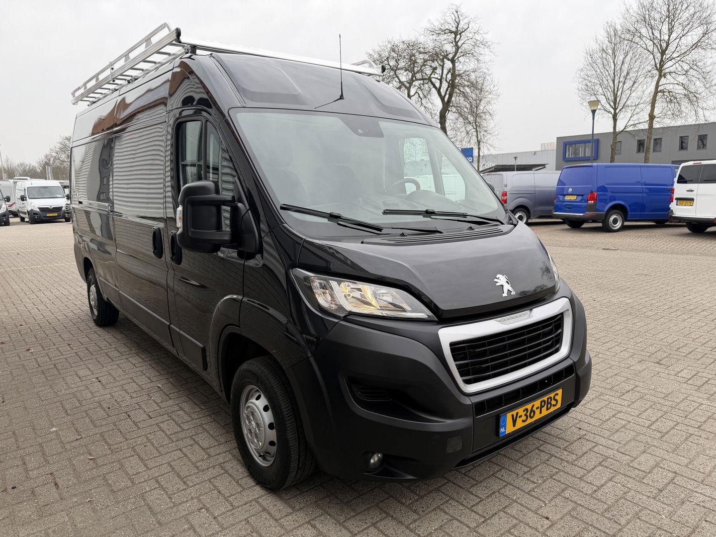 Peugeot Boxer 335 2.2 BlueHDi 165pk L3H2 Premium / vaste prijs rijklaar € 15.950 ex btw / lease vanaf € 269 / bpm vrij / euro 6 / airco / cruise / trekhaak / camera / imperial