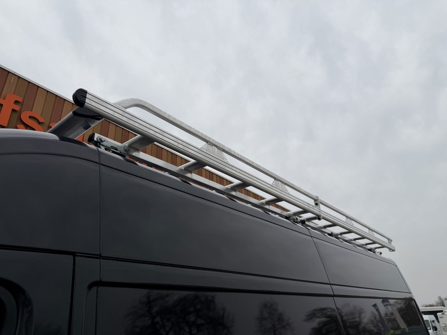 Peugeot Boxer 335 2.2 BlueHDi 165pk L3H2 Premium / vaste prijs rijklaar € 15.950 ex btw / lease vanaf € 269 / bpm vrij / euro 6 / airco / cruise / trekhaak / camera / imperial