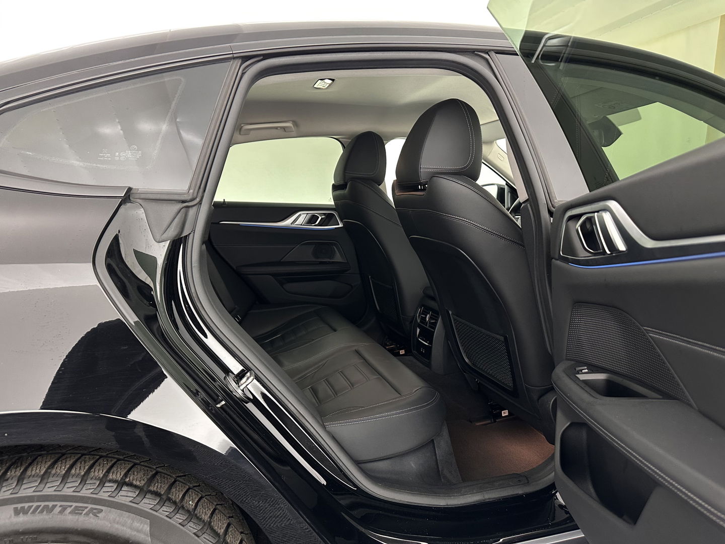 BMW i4 eDrive40 High Executive 84 kWh [ 3-Fase ] {SOH-95%} (INCL.BTW) *HEAD-UP | LEATHER | FULL-LED | WIDESCREEEN-DIGI-COCKPIT | CAMERA | KEYLESS | HIFI-SOUND | PRIVACY-GLASS | ECC | PDC | CRUISE | 17''ALU*