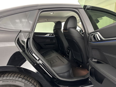 BMW i4 eDrive40 High Executive 84 kWh [ 3-Fase ] {SOH-95%} (INCL.BTW) *HEAD-UP | LEATHER | FULL-LED | WIDESCREEEN-DIGI-COCKPIT | CAMERA | KEYLESS | HIFI-SOUND | PRIVACY-GLASS | ECC | PDC | CRUISE | 17''ALU*