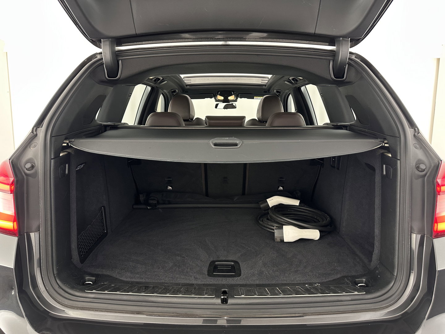 BMW iX3 High Executive 80 kWh [ 3-Fase-11kW ] {SOH-99%} (INCL-BTW) Aut. *PANO | LEATHER | HARMAN/KARDON | FULL-LED | BLINDSPOT | MEMORY-PACK | DIGI-COCKPIT | HEATED-SPORTSEATS | KEYLESS | TOPVIEW | DAB+ | NAVI-FULLMAP | HEAD-UP | PRIVACY-GLASS | .