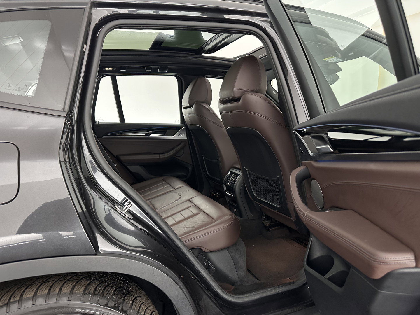 BMW iX3 High Executive 80 kWh [ 3-Fase-11kW ] {SOH-99%} (INCL-BTW) Aut. *PANO | LEATHER | HARMAN/KARDON | FULL-LED | BLINDSPOT | MEMORY-PACK | DIGI-COCKPIT | HEATED-SPORTSEATS | KEYLESS | TOPVIEW | DAB+ | NAVI-FULLMAP | HEAD-UP | PRIVACY-GLASS | .