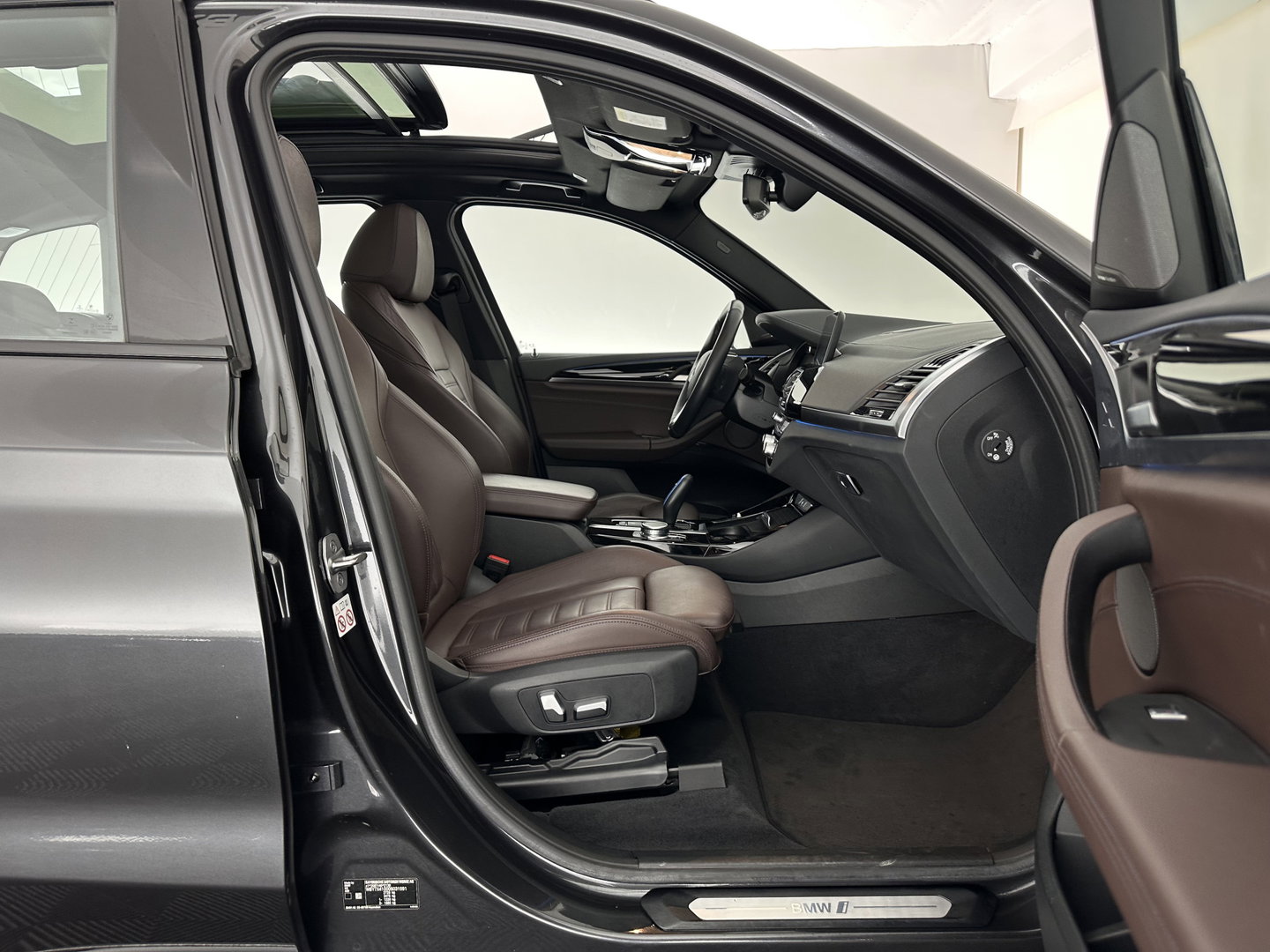 BMW iX3 High Executive 80 kWh [ 3-Fase-11kW ] {SOH-99%} (INCL-BTW) Aut. *PANO | LEATHER | HARMAN/KARDON | FULL-LED | BLINDSPOT | MEMORY-PACK | DIGI-COCKPIT | HEATED-SPORTSEATS | KEYLESS | TOPVIEW | DAB+ | NAVI-FULLMAP | HEAD-UP | PRIVACY-GLASS | .