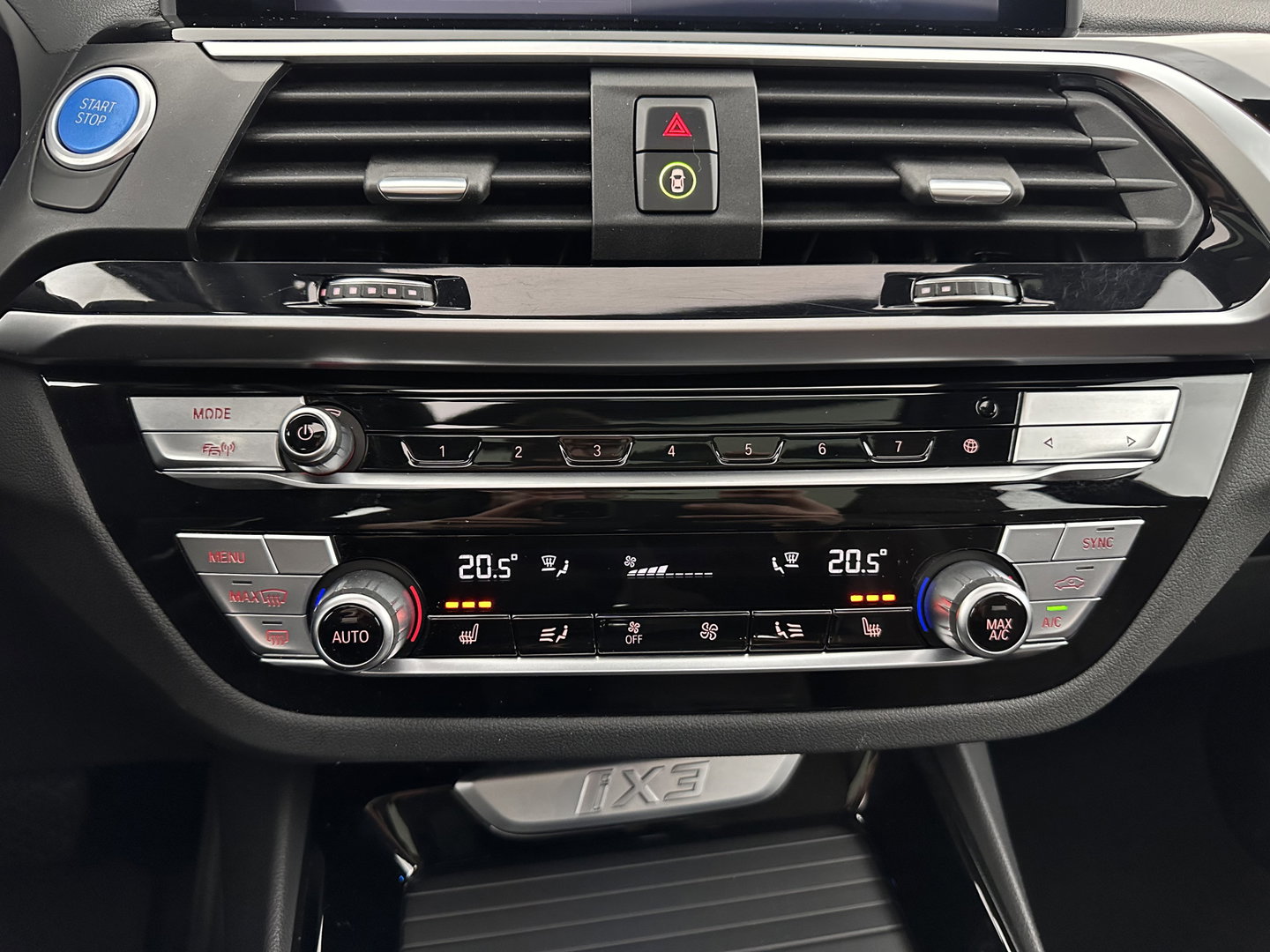 BMW iX3 High Executive 80 kWh [ 3-Fase-11kW ] {SOH-99%} (INCL-BTW) Aut. *PANO | LEATHER | HARMAN/KARDON | FULL-LED | BLINDSPOT | MEMORY-PACK | DIGI-COCKPIT | HEATED-SPORTSEATS | KEYLESS | TOPVIEW | DAB+ | NAVI-FULLMAP | HEAD-UP | PRIVACY-GLASS | .