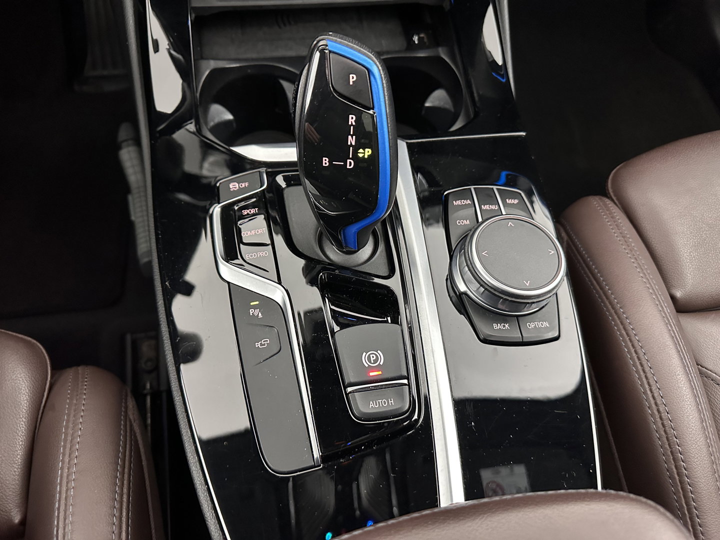 BMW iX3 High Executive 80 kWh [ 3-Fase-11kW ] {SOH-99%} (INCL-BTW) Aut. *PANO | LEATHER | HARMAN/KARDON | FULL-LED | BLINDSPOT | MEMORY-PACK | DIGI-COCKPIT | HEATED-SPORTSEATS | KEYLESS | TOPVIEW | DAB+ | NAVI-FULLMAP | HEAD-UP | PRIVACY-GLASS | .