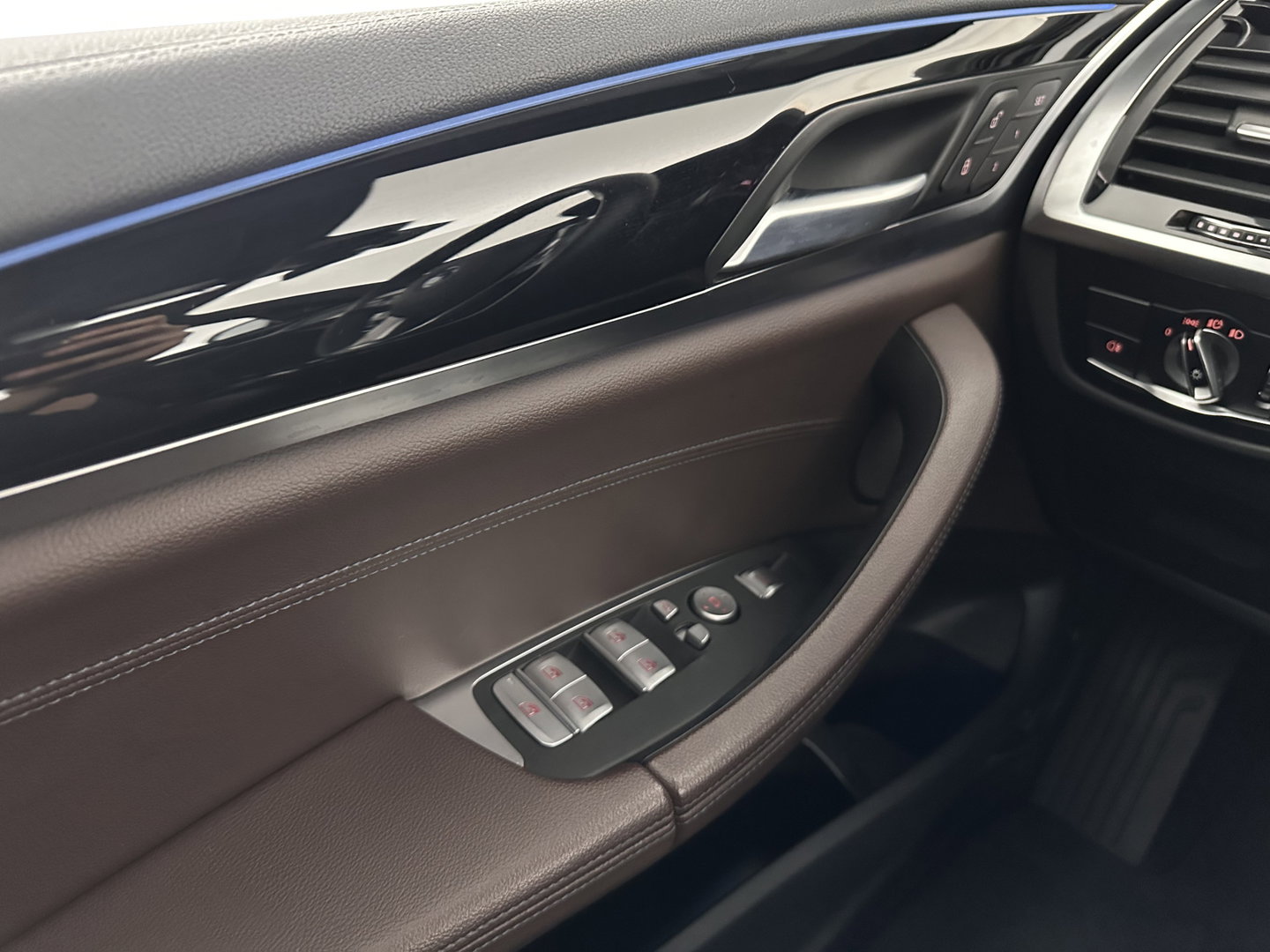 BMW iX3 High Executive 80 kWh [ 3-Fase-11kW ] {SOH-99%} (INCL-BTW) Aut. *PANO | LEATHER | HARMAN/KARDON | FULL-LED | BLINDSPOT | MEMORY-PACK | DIGI-COCKPIT | HEATED-SPORTSEATS | KEYLESS | TOPVIEW | DAB+ | NAVI-FULLMAP | HEAD-UP | PRIVACY-GLASS | .