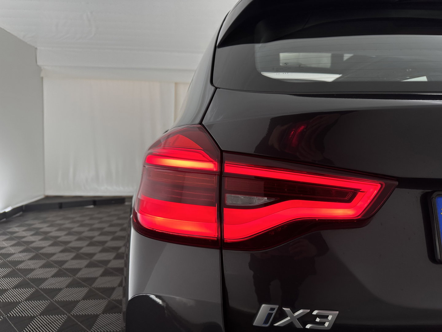 BMW iX3 High Executive 80 kWh [ 3-Fase-11kW ] {SOH-99%} (INCL-BTW) Aut. *PANO | LEATHER | HARMAN/KARDON | FULL-LED | BLINDSPOT | MEMORY-PACK | DIGI-COCKPIT | HEATED-SPORTSEATS | KEYLESS | TOPVIEW | DAB+ | NAVI-FULLMAP | HEAD-UP | PRIVACY-GLASS | .