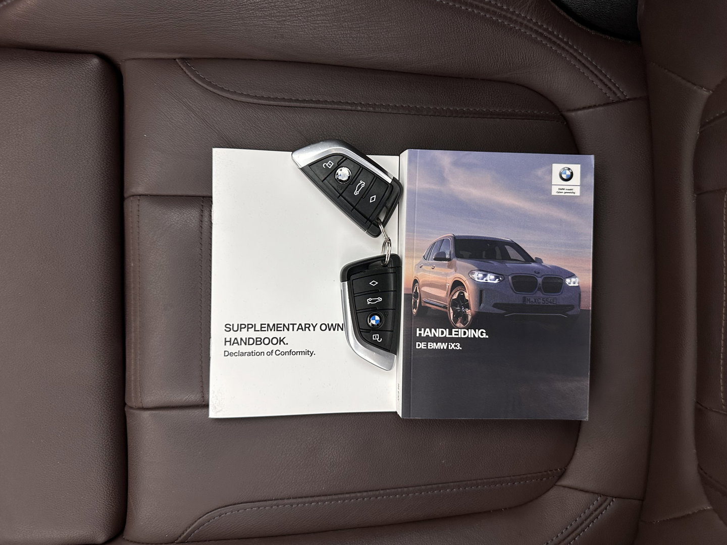 BMW iX3 High Executive 80 kWh [ 3-Fase-11kW ] {SOH-99%} (INCL-BTW) Aut. *PANO | LEATHER | HARMAN/KARDON | FULL-LED | BLINDSPOT | MEMORY-PACK | DIGI-COCKPIT | HEATED-SPORTSEATS | KEYLESS | TOPVIEW | DAB+ | NAVI-FULLMAP | HEAD-UP | PRIVACY-GLASS | .