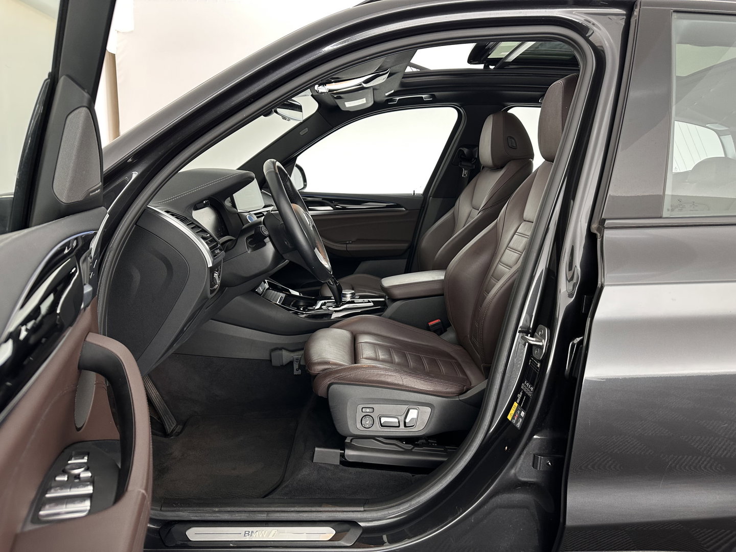 BMW iX3 High Executive 80 kWh [ 3-Fase-11kW ] {SOH-99%} (INCL-BTW) Aut. *PANO | LEATHER | HARMAN/KARDON | FULL-LED | BLINDSPOT | MEMORY-PACK | DIGI-COCKPIT | HEATED-SPORTSEATS | KEYLESS | TOPVIEW | DAB+ | NAVI-FULLMAP | HEAD-UP | PRIVACY-GLASS | .