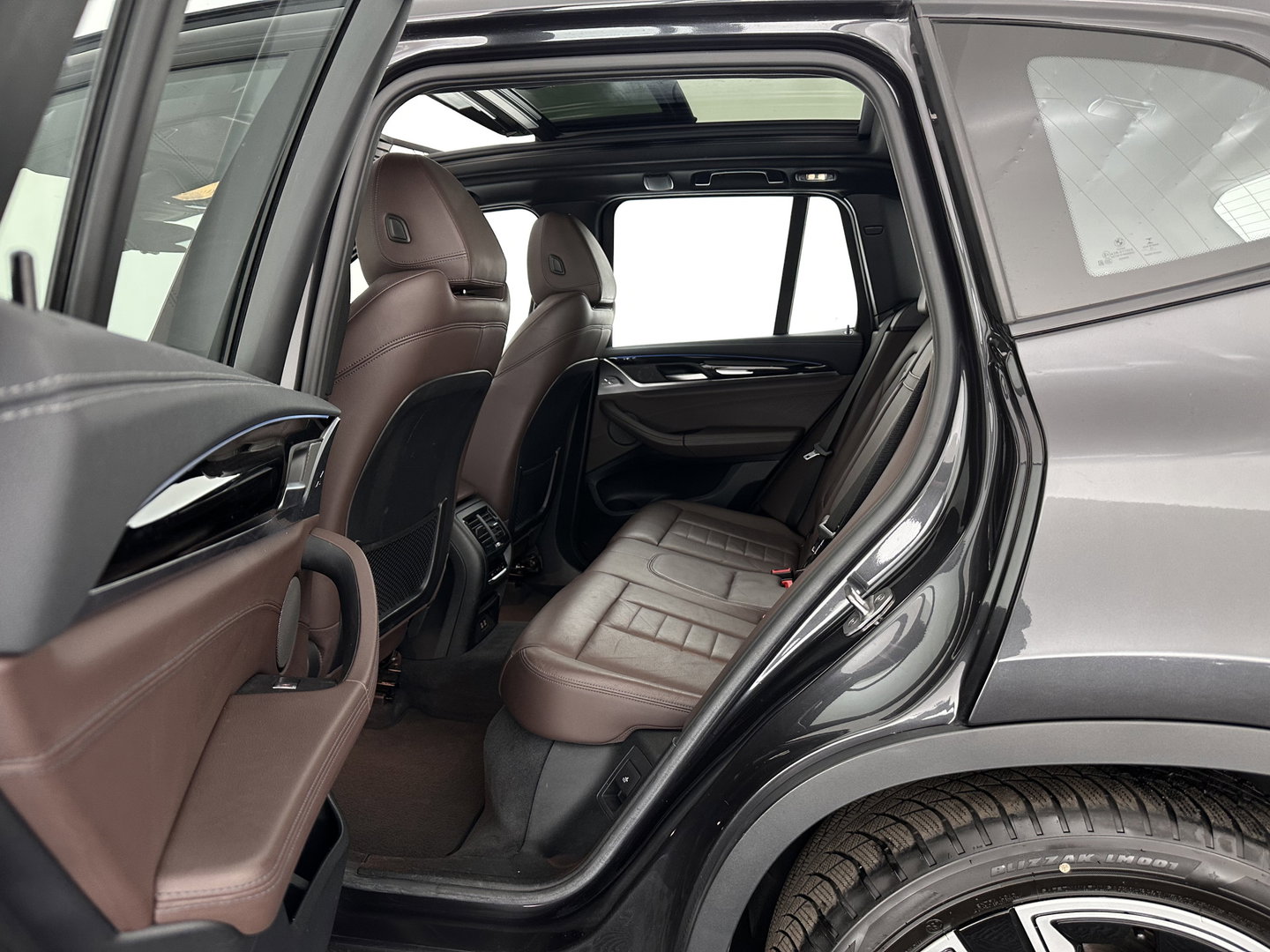 BMW iX3 High Executive 80 kWh [ 3-Fase-11kW ] {SOH-99%} (INCL-BTW) Aut. *PANO | LEATHER | HARMAN/KARDON | FULL-LED | BLINDSPOT | MEMORY-PACK | DIGI-COCKPIT | HEATED-SPORTSEATS | KEYLESS | TOPVIEW | DAB+ | NAVI-FULLMAP | HEAD-UP | PRIVACY-GLASS | .