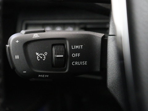 Peugeot 3008 1.6 PureTech GT | Massage | Adaptive cruise | Trekhaak afneembaar | Leder | Full LED | 360 Camera | Carplay | Stoelverwarming