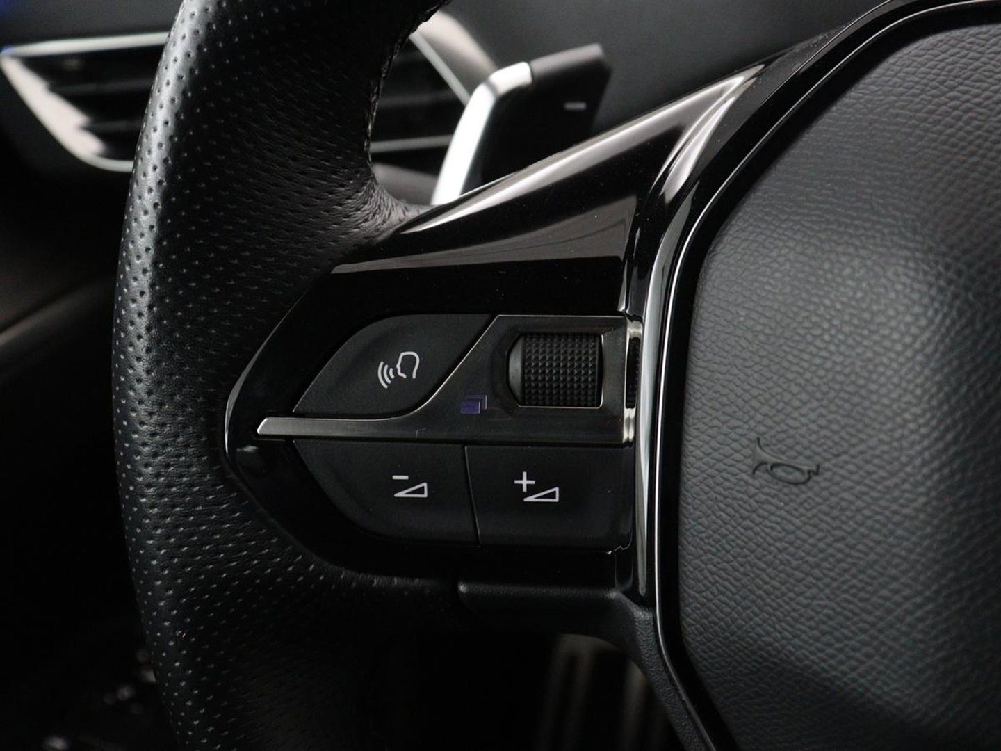 Peugeot 3008 1.6 PureTech GT | Massage | Adaptive cruise | Trekhaak afneembaar | Leder | Full LED | 360 Camera | Carplay | Stoelverwarming